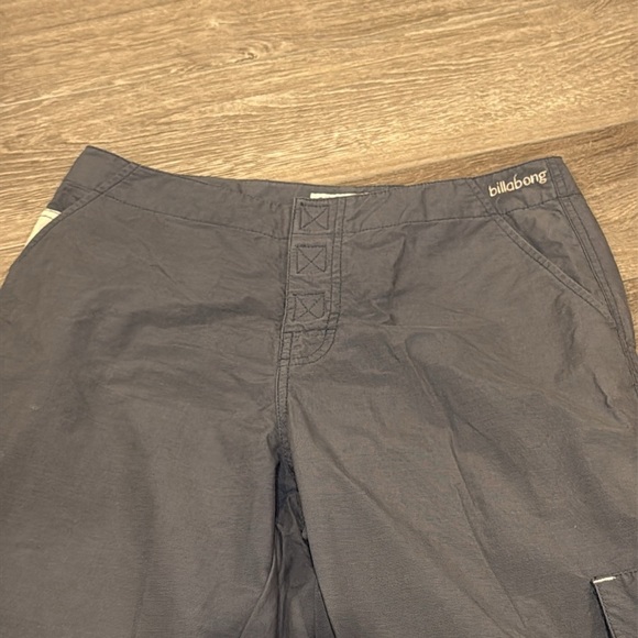 Billabong Women’s Convertible Cargo Pants | Zip-Off to Shorts | Size 3 | Gray - Picture 3 of 11